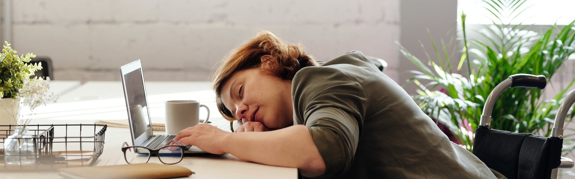 Jakie są sposoby na chroniczne wyczerpanie w pracy